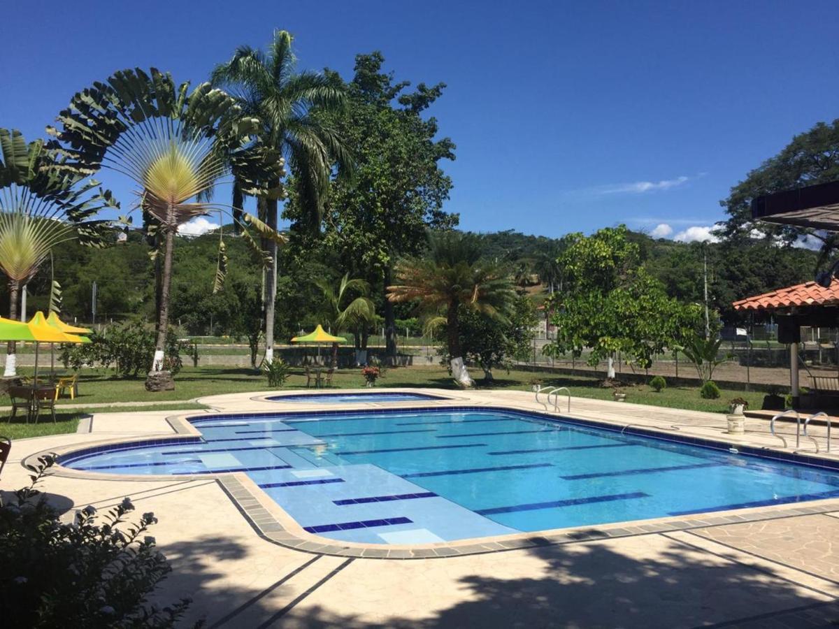 Finca Hotel Pinares 拉平塔达 外观 照片
